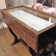 Meuble vitrine de magasin