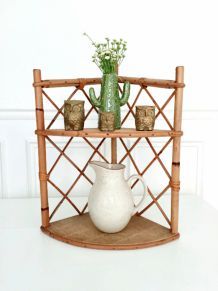 Étagère en rotin