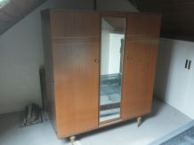 Armoire vintage