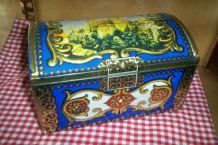 boite metal pub relief et ancienne 