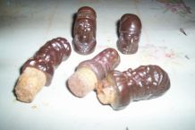 LOT 5 BOUCHONS DE BOUTEILLES ANCIENS EN TERRE CUITE 