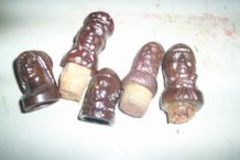 LOT 5 BOUCHONS DE BOUTEILLES ANCIENS EN TERRE CUITE 