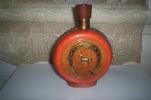 bouteille verre et recouvert cuir pour apéro bar 