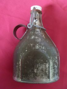  ancienne  gourde  en  fer  blanc