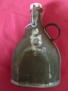  ancienne  gourde  en  fer  blanc