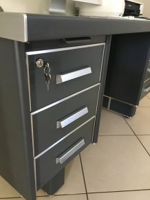 Bureau Strafor métallique