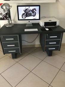 Bureau Strafor métallique