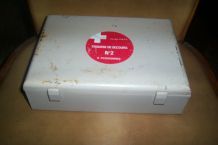 ancienne boite métal à pharmacie premier secours 