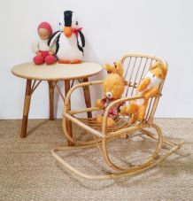 Fauteuil rotin à bascule enfant vintage