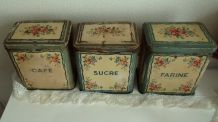 Série de 3 Boîtes anciennes en tôle peinte Sucre, Farine, Café