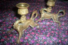 LOT 2 BOUGEOIRS BRONZE 2 LIONS A TETE DE DRAGON 