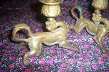 LOT 2 BOUGEOIRS BRONZE 2 LIONS A TETE DE DRAGON 