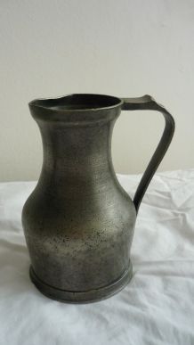 Pichet en étain