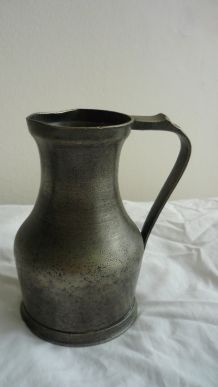 Pichet en étain
