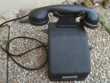 Ancien téléphone à manivelle CIT , années  1950