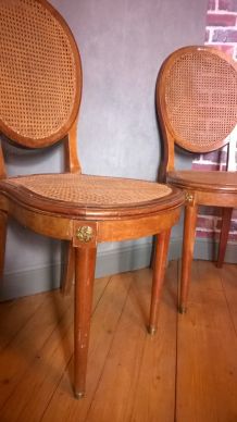 2 chaises cannées médaillon style Louis XVI