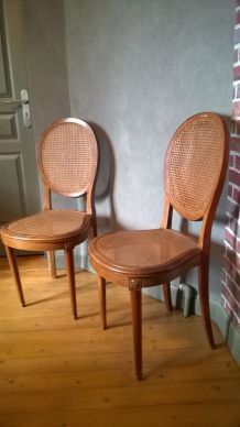 2 chaises cannées médaillon style Louis XVI