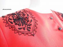 Veste en pure laine rouge vif broderies noires vintage 80's