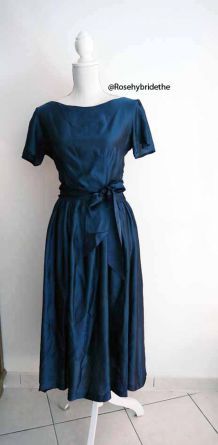 Robe col bateau en taffetas bleu dos décolleté vintage 50's