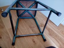 Tabouret d'école ou d'atelier en métal et bois style industriel