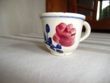 Dinette ancienne - Faïencerie de Creil-Montereau - Petite tasse HBCM décor à la rose