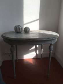 Petite table ancienne