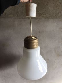 lustreen forme d'ampoule XXL en verre