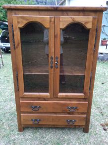  Petit vaisselier massif 