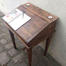 Pupitre d'écolier avec jolie patine