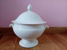 Soupière en porcelaine opaque Creil Montereau de la fin du XIXieme 