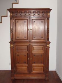 Armoire en noyer massif