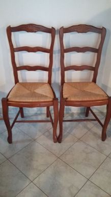 2 chaises en bois et paille 