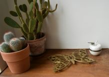 Dessous de plat ancien en fonte forme papillon