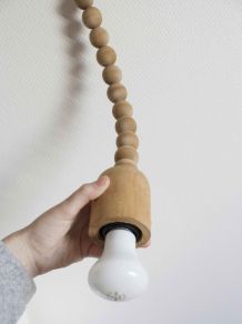 suspension longue avec perles en bois