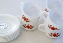 6 tasses et leurs soucoupes, Arcopal vintage des années 70 