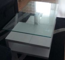 Table basse blanche laqué, dessus en verre