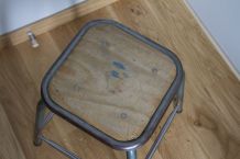 Tabouret d'école ou d'atelier en métal et bois style industriel