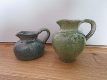 Duo de pichets en céramique dans les tons pastels