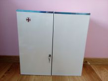 Armoire à pharmacie en métal laqué blanc