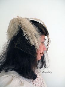 Chapeau en velours bibi à plumes d'autruche vintage 40's