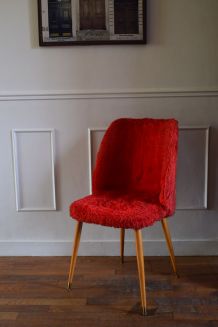 Chaise "moumoute" rouge cocktail 