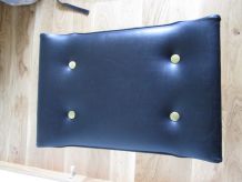 Tabouret ou repose pied en skaï à pied compas