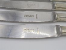Anciens couteaux en métal argenté