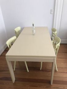 Table avec 4 chaises