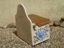 boite a sel  ancienne , porcelaine et bois