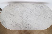 Table bistrot vintage ovale en marbre