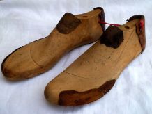 paire  d'embauchoirs  bois anciens
