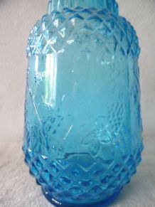 bouteille ancienne en verre bleu