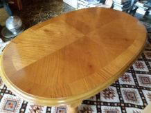 Table basse ovale en bois vernis massif