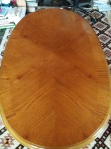 Table basse ovale en bois vernis massif